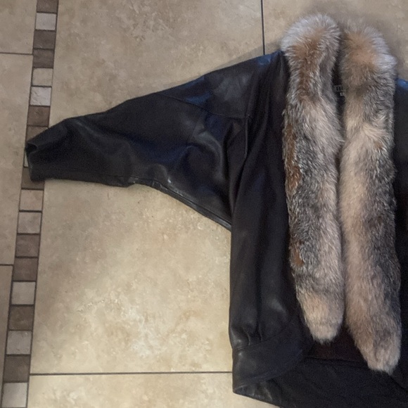 A beautiful vintage leather and fur jacket - Picture 8 of 15